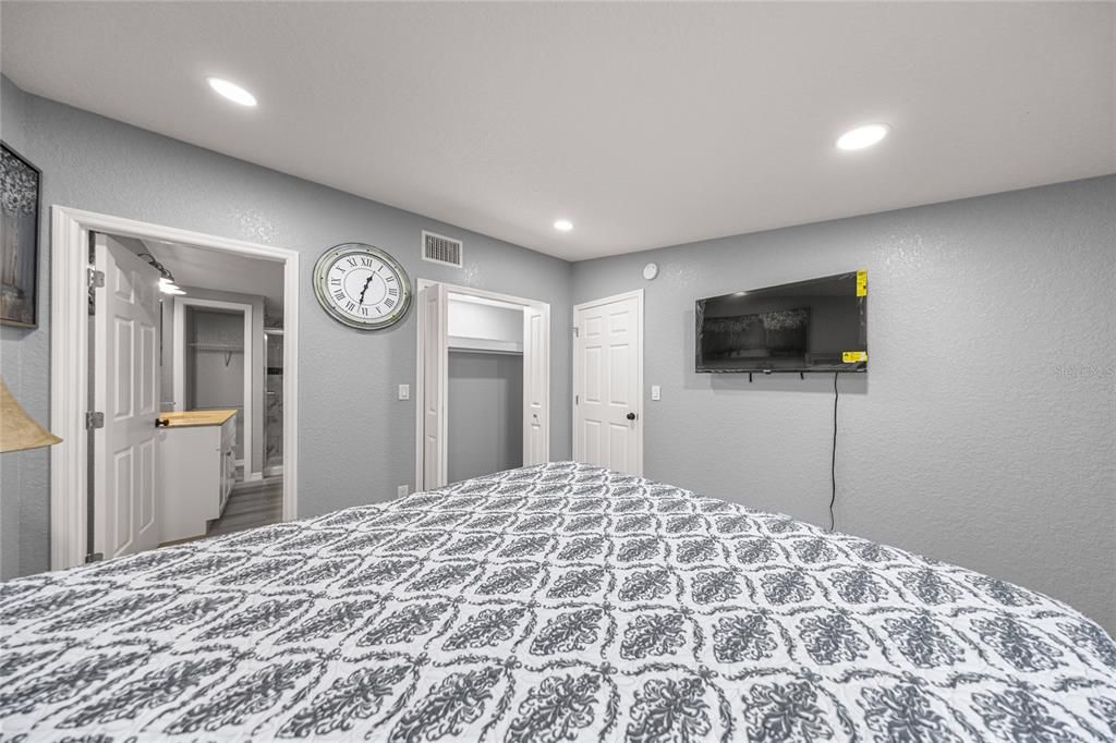 For Sale: $275,000 (3 beds, 2 baths, 1152 Square Feet)