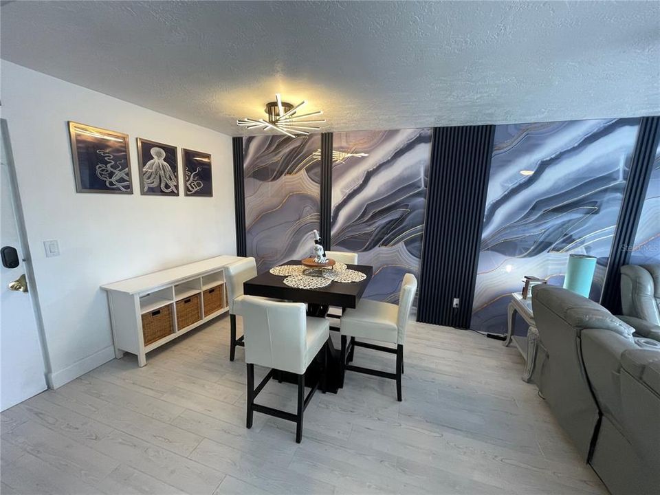 For Rent: $2,100 (2 beds, 1 baths, 936 Square Feet)