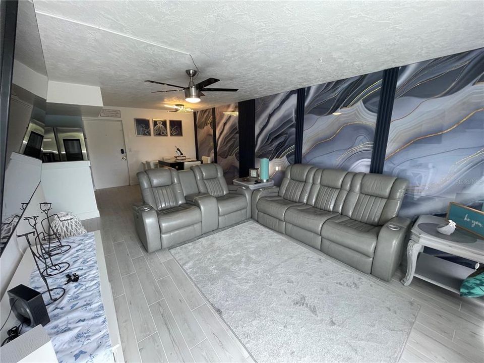 For Rent: $2,100 (2 beds, 1 baths, 936 Square Feet)