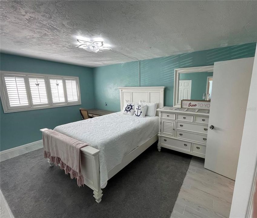 For Rent: $3,200 (2 beds, 1 baths, 936 Square Feet)