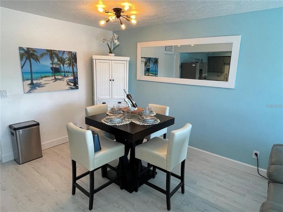 For Rent: $3,200 (2 beds, 1 baths, 936 Square Feet)