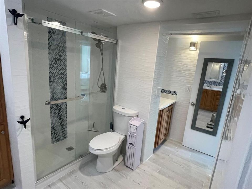 For Rent: $3,200 (2 beds, 1 baths, 936 Square Feet)