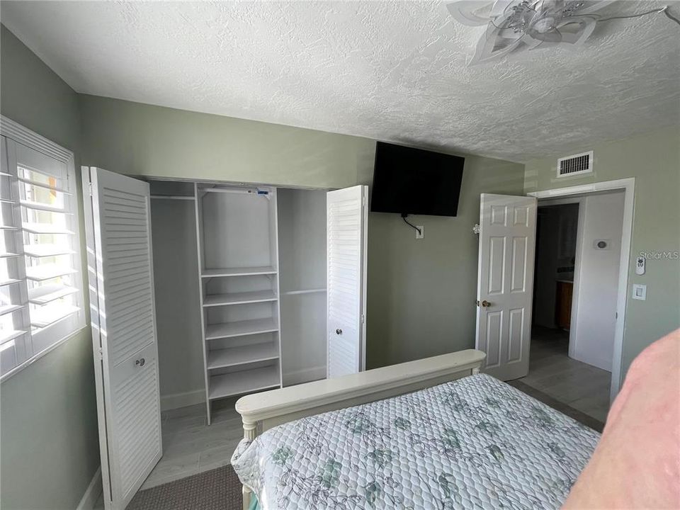 For Rent: $3,200 (2 beds, 1 baths, 936 Square Feet)