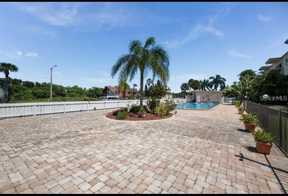 For Rent: $3,200 (2 beds, 1 baths, 936 Square Feet)