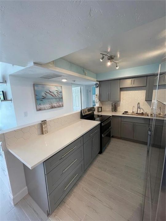 For Rent: $3,200 (2 beds, 1 baths, 936 Square Feet)