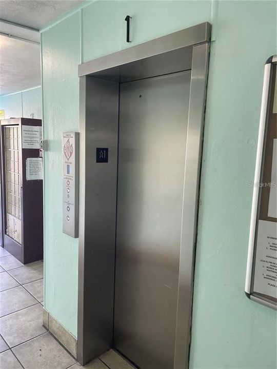 For Rent: $3,200 (2 beds, 1 baths, 936 Square Feet)