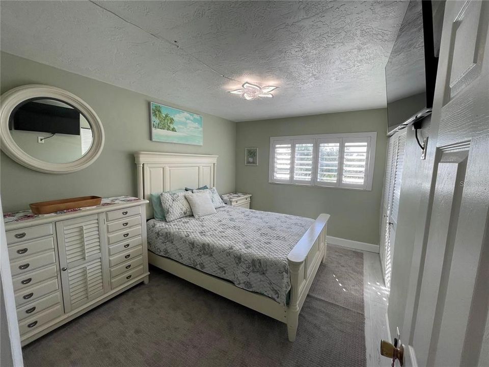 For Rent: $3,200 (2 beds, 1 baths, 936 Square Feet)