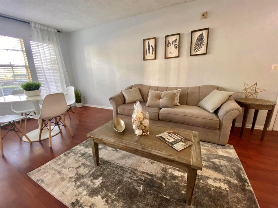 Под контрактом: $163,000 (1 спален, 1 ванн, 745 Квадратных фут)