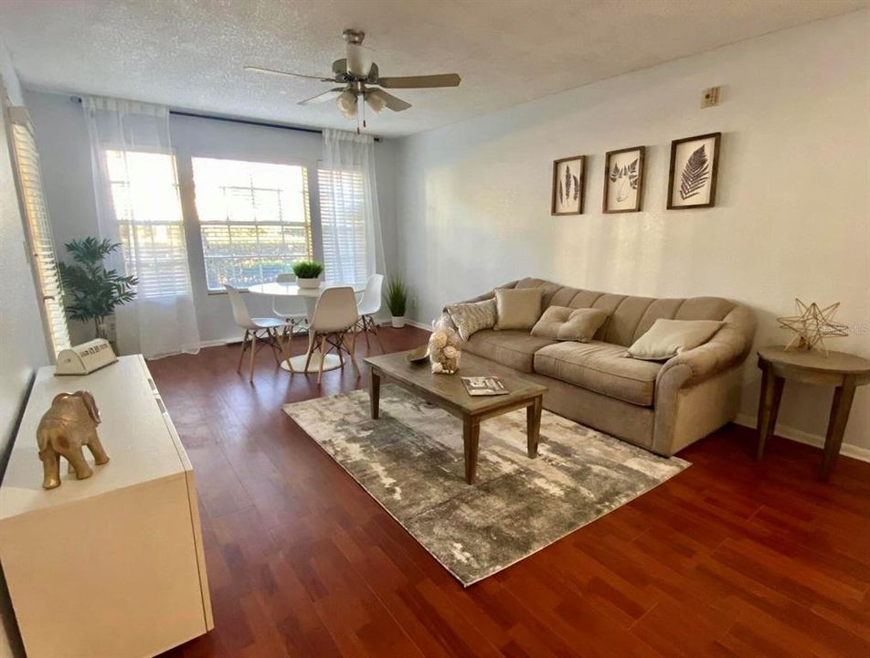 Под контрактом: $163,000 (1 спален, 1 ванн, 745 Квадратных фут)