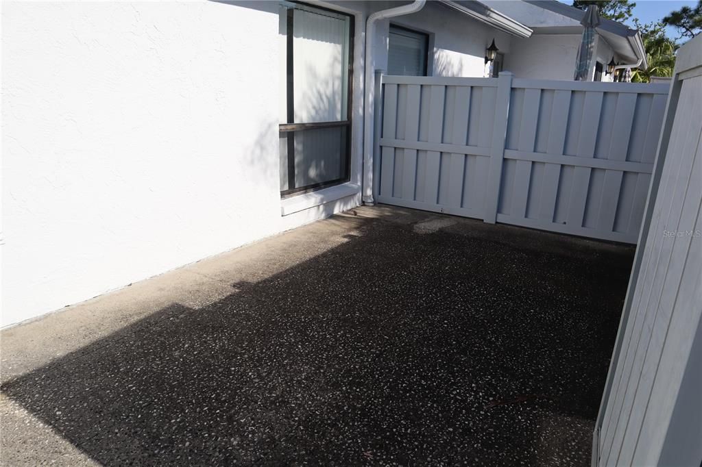 Activo con contrato: $1,550 (2 camas, 2 baños, 1330 Pies cuadrados)