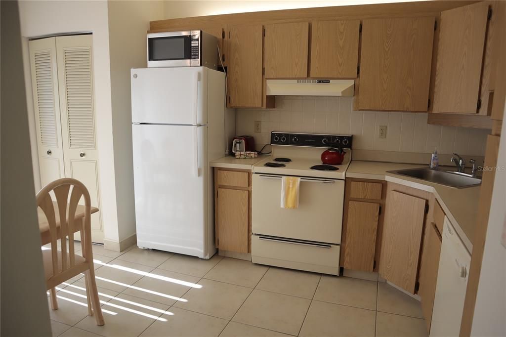 Activo con contrato: $1,550 (2 camas, 2 baños, 1330 Pies cuadrados)