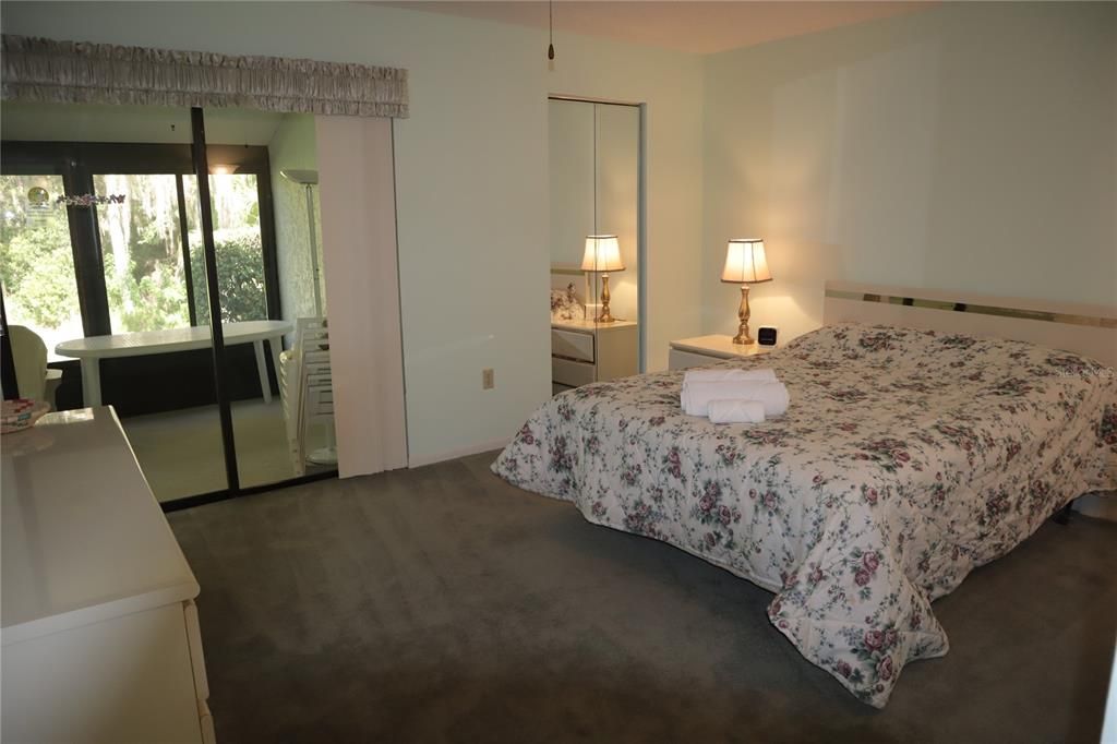 Activo con contrato: $1,550 (2 camas, 2 baños, 1330 Pies cuadrados)