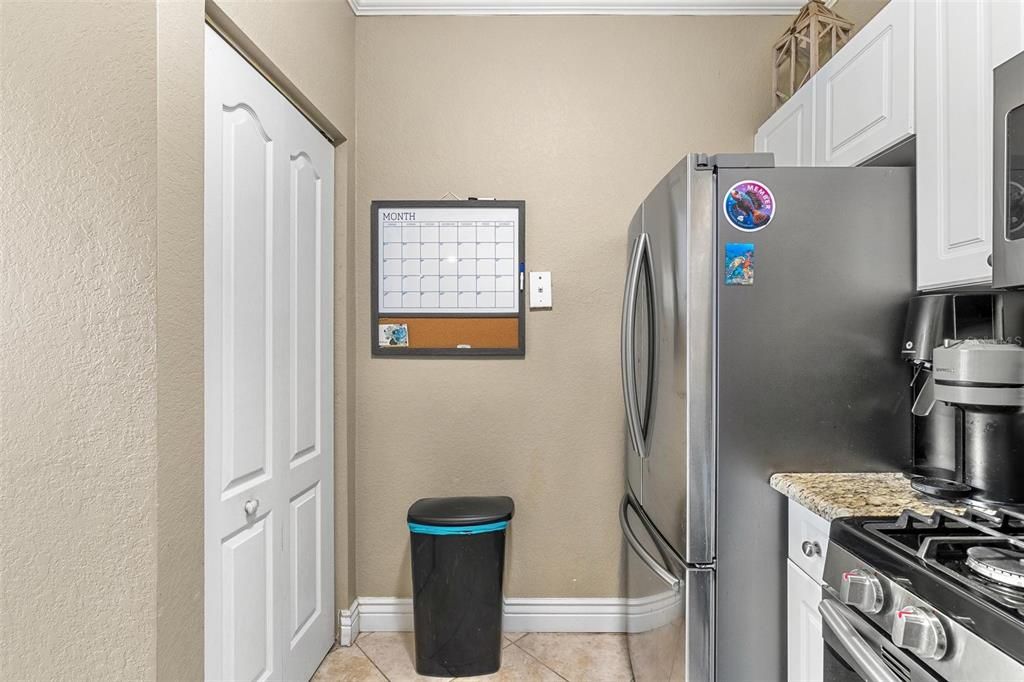 Active With Contract: $239,900 (2 beds, 2 baths, 1230 Square Feet)