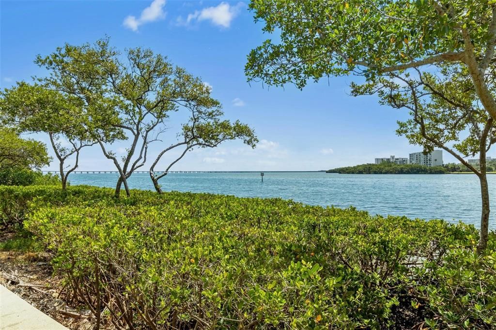 Active With Contract: $239,900 (2 beds, 2 baths, 1230 Square Feet)