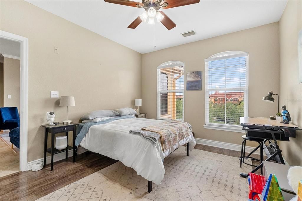 Active With Contract: $239,900 (2 beds, 2 baths, 1230 Square Feet)