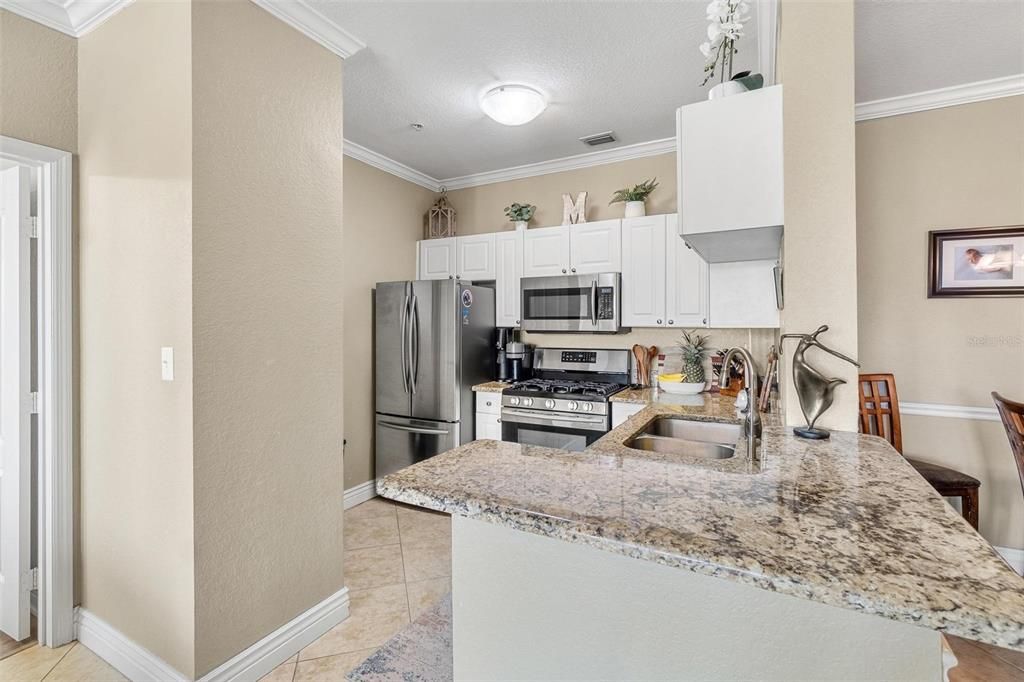 Active With Contract: $239,900 (2 beds, 2 baths, 1230 Square Feet)