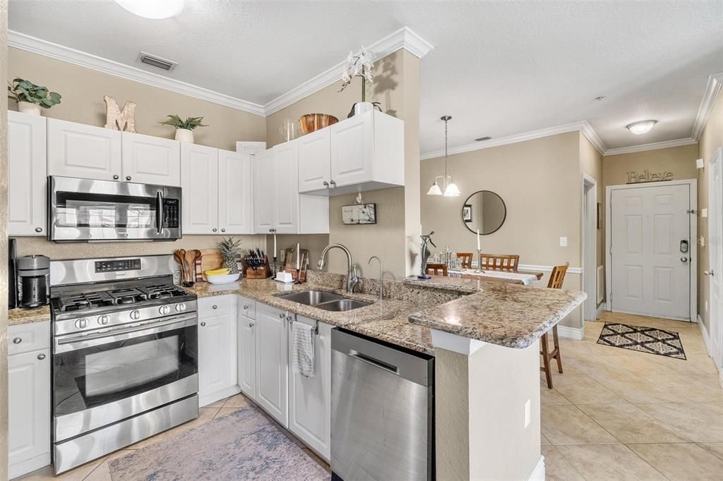 Active With Contract: $239,900 (2 beds, 2 baths, 1230 Square Feet)