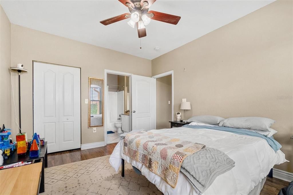 Active With Contract: $239,900 (2 beds, 2 baths, 1230 Square Feet)