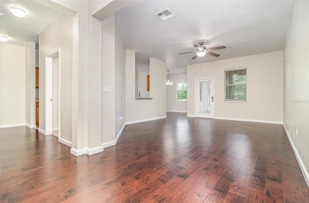 En Venta: $375,000 (3 camas, 2 baños, 2010 Pies cuadrados)