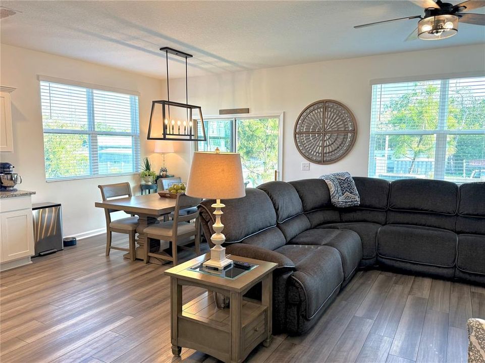 На продажу: $289,900 (3 спален, 2 ванн, 1471 Квадратных фут)