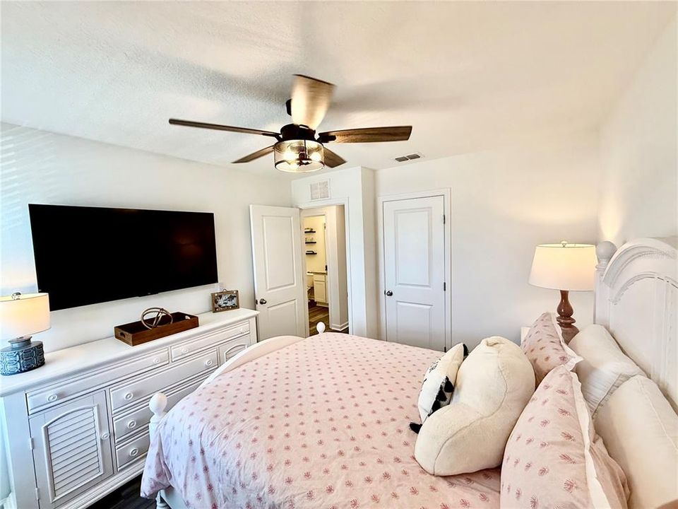 На продажу: $289,900 (3 спален, 2 ванн, 1471 Квадратных фут)