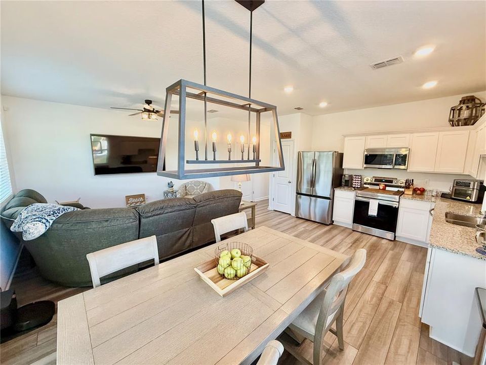 На продажу: $289,900 (3 спален, 2 ванн, 1471 Квадратных фут)