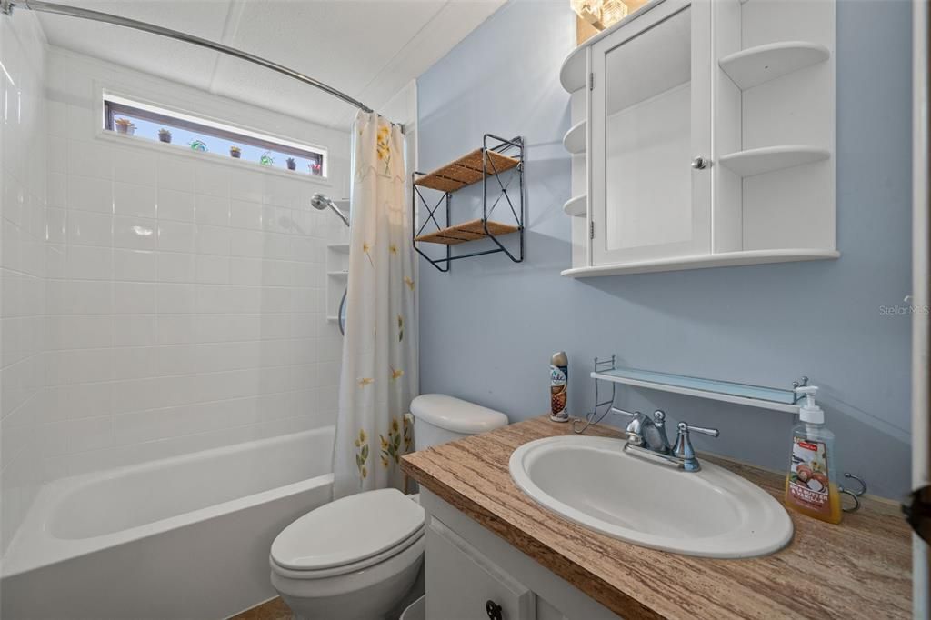 Active With Contract: $135,000 (2 beds, 2 baths, 1048 Square Feet)