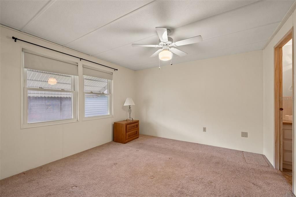 Active With Contract: $135,000 (2 beds, 2 baths, 1048 Square Feet)