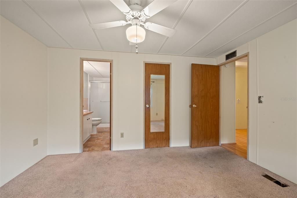 Active With Contract: $135,000 (2 beds, 2 baths, 1048 Square Feet)
