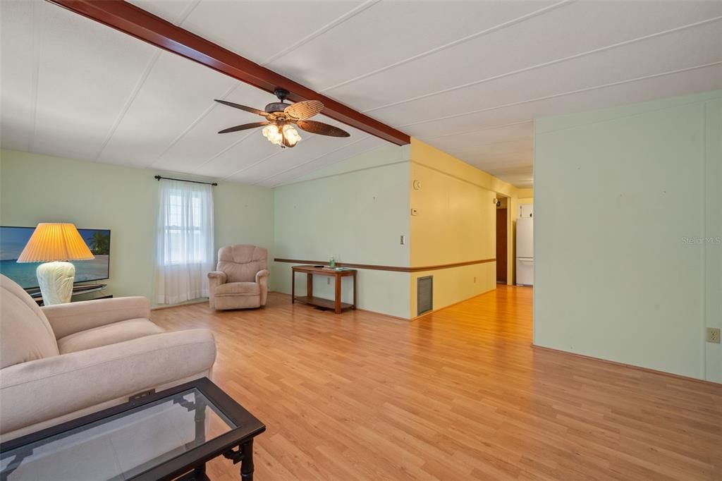 Active With Contract: $135,000 (2 beds, 2 baths, 1048 Square Feet)