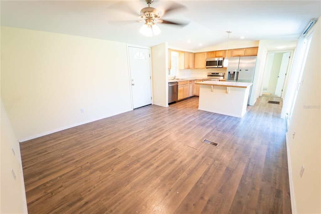 For Sale: $191,000 (2 beds, 1 baths, 1000 Square Feet)