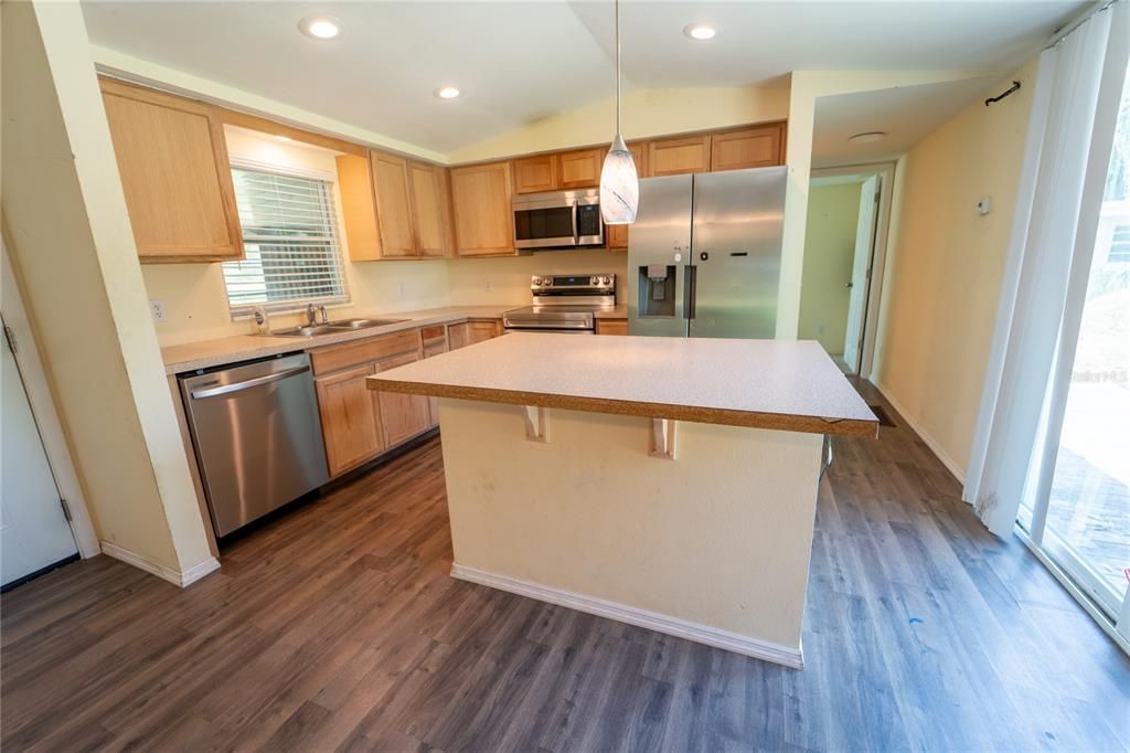 For Sale: $191,000 (2 beds, 1 baths, 1000 Square Feet)