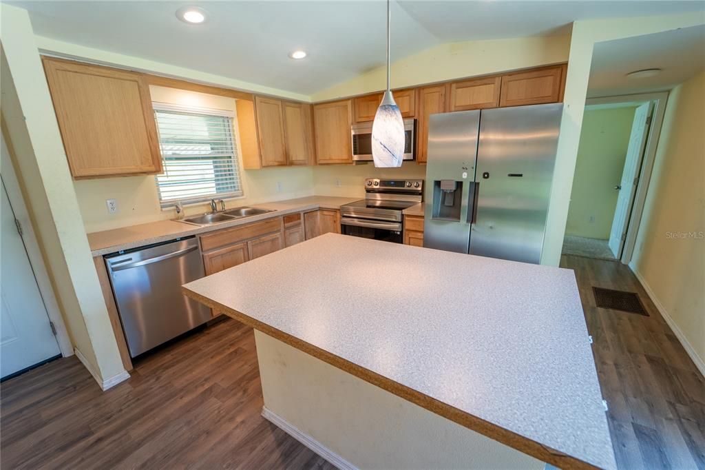 For Sale: $191,000 (2 beds, 1 baths, 1000 Square Feet)