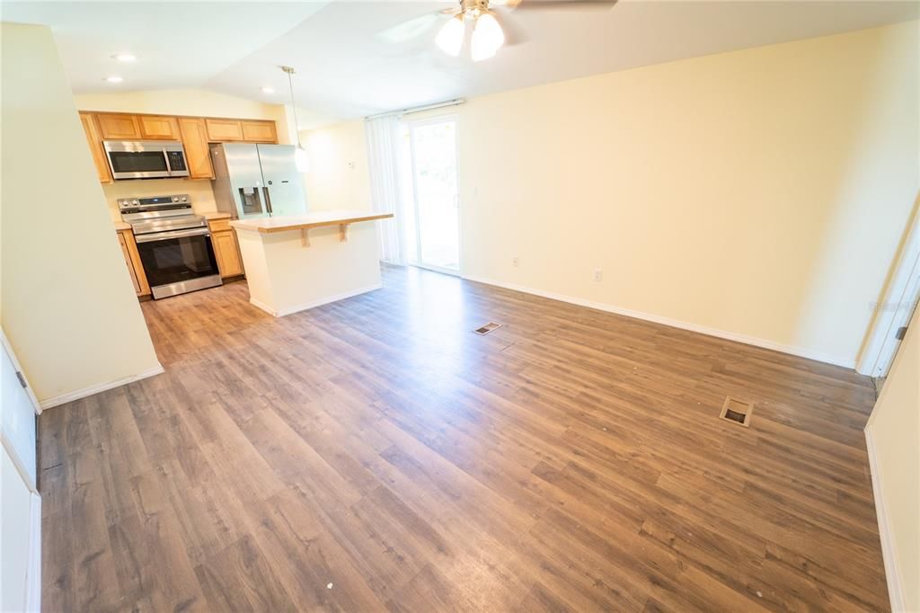For Sale: $191,000 (2 beds, 1 baths, 1000 Square Feet)