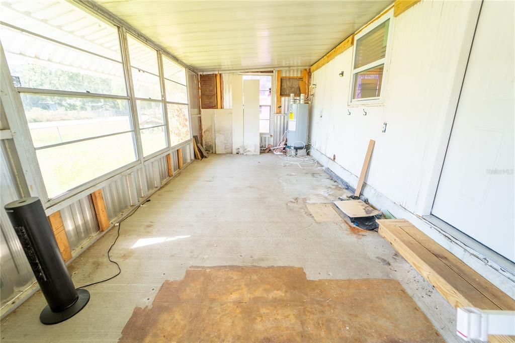 For Sale: $191,000 (2 beds, 1 baths, 1000 Square Feet)