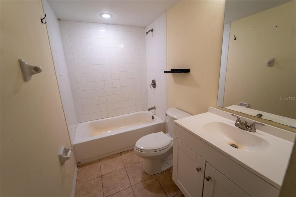 For Sale: $191,000 (2 beds, 1 baths, 1000 Square Feet)