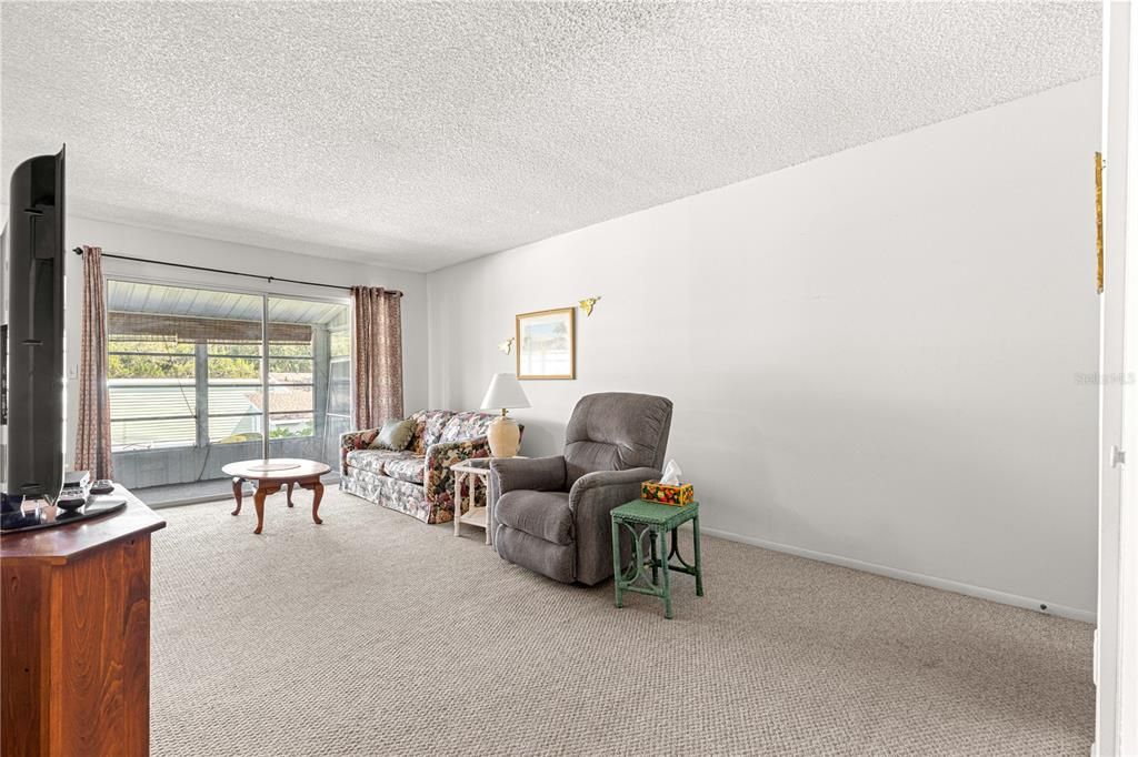 Под контрактом: $85,000 (1 спален, 1 ванн, 844 Квадратных фут)