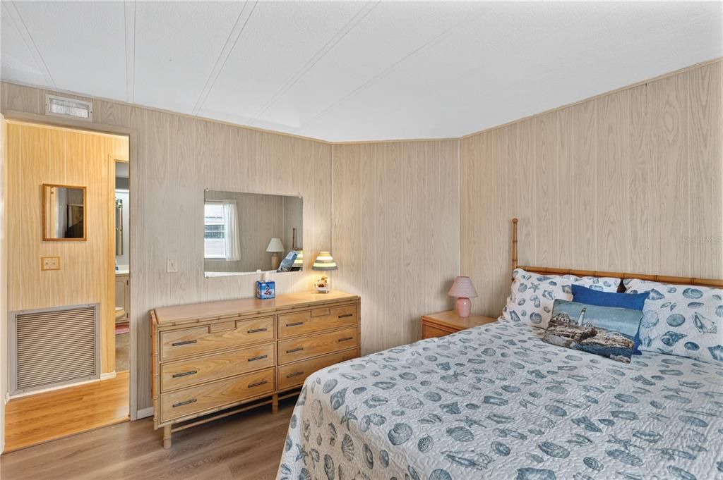 待售: $120,000 (2 贝兹, 2 浴室, 1080 平方英尺)