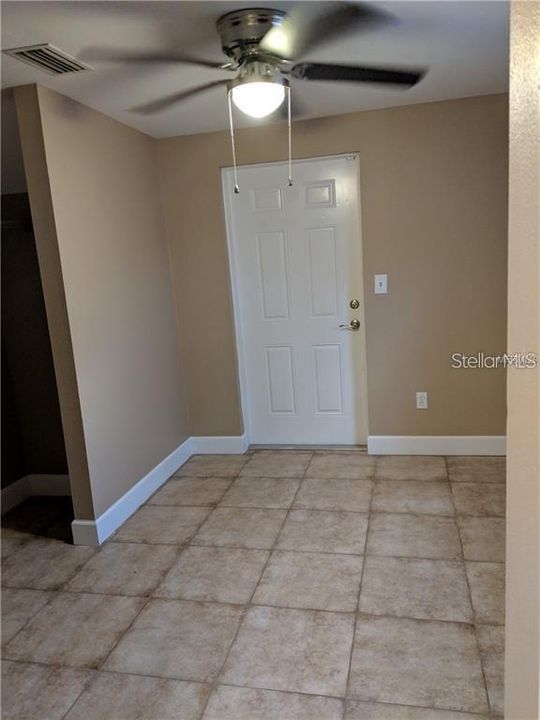 出租: $1,695 (3 贝兹, 1 浴室, 1065 平方英尺)