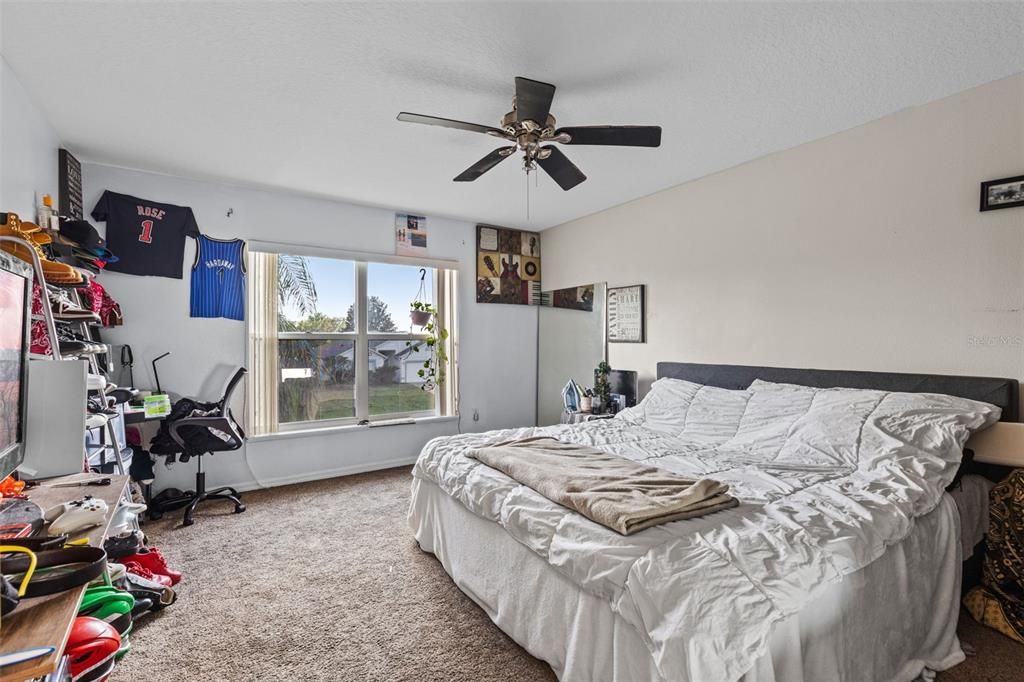 Activo con contrato: $460,000 (4 camas, 2 baños, 2392 Pies cuadrados)