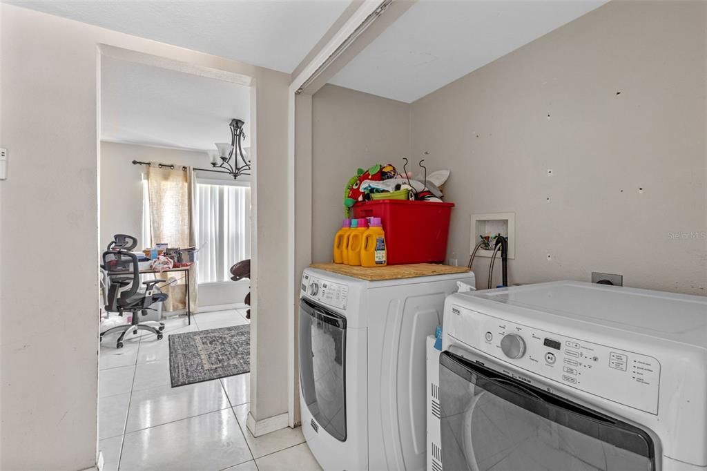 Activo con contrato: $460,000 (4 camas, 2 baños, 2392 Pies cuadrados)