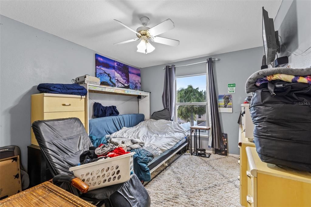 Activo con contrato: $460,000 (4 camas, 2 baños, 2392 Pies cuadrados)