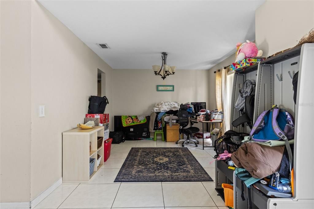 Activo con contrato: $460,000 (4 camas, 2 baños, 2392 Pies cuadrados)