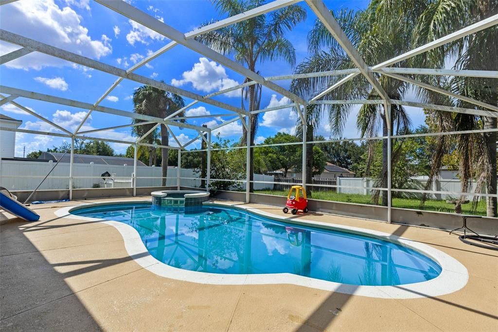 Activo con contrato: $460,000 (4 camas, 2 baños, 2392 Pies cuadrados)