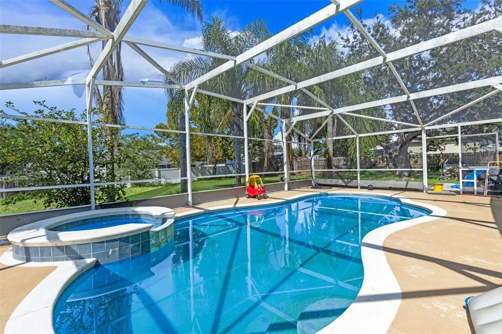 Activo con contrato: $460,000 (4 camas, 2 baños, 2392 Pies cuadrados)