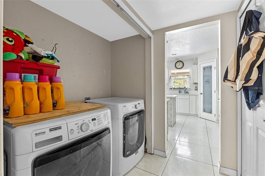 Activo con contrato: $460,000 (4 camas, 2 baños, 2392 Pies cuadrados)