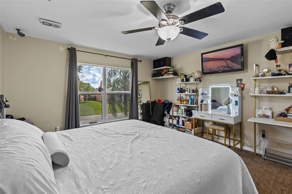 Activo con contrato: $460,000 (4 camas, 2 baños, 2392 Pies cuadrados)