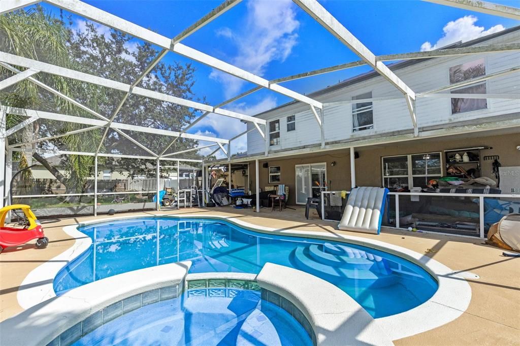 Activo con contrato: $460,000 (4 camas, 2 baños, 2392 Pies cuadrados)