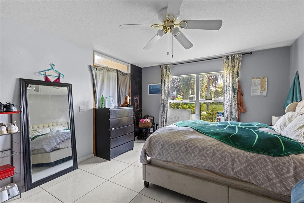 Activo con contrato: $460,000 (4 camas, 2 baños, 2392 Pies cuadrados)