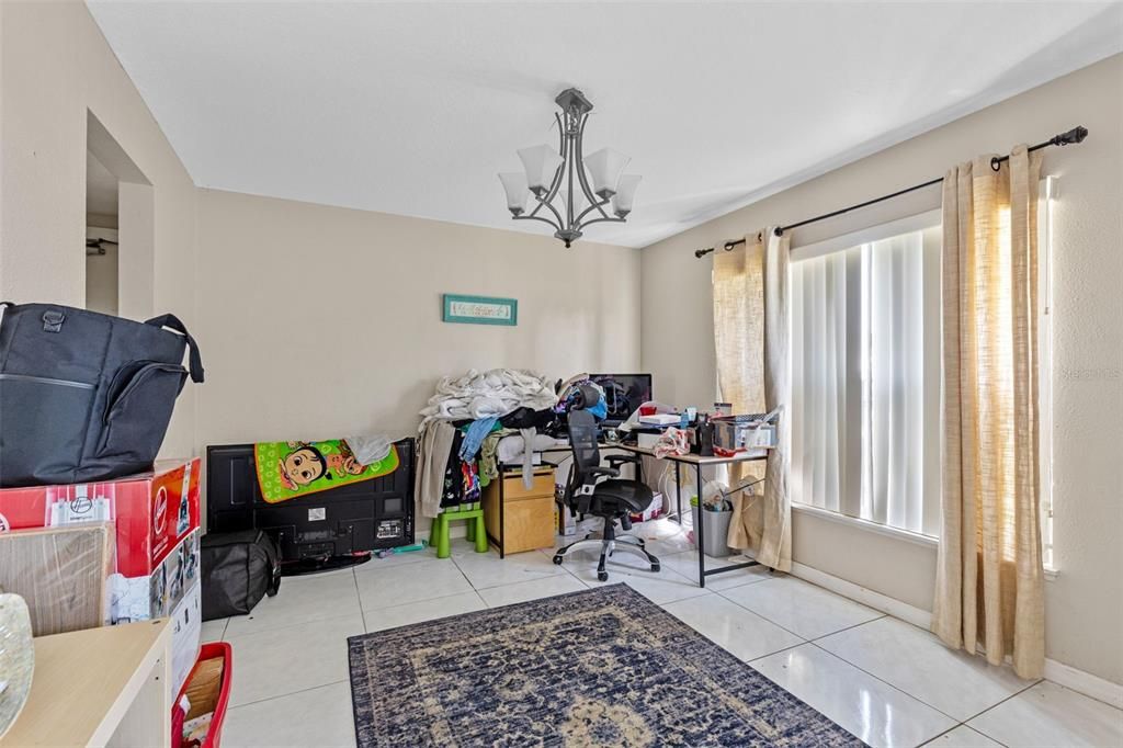 Activo con contrato: $460,000 (4 camas, 2 baños, 2392 Pies cuadrados)